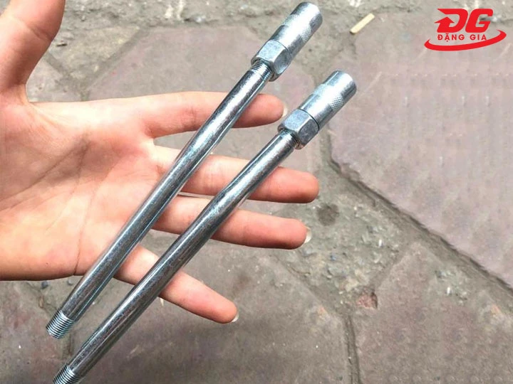 vòi bơm mỡ cứng