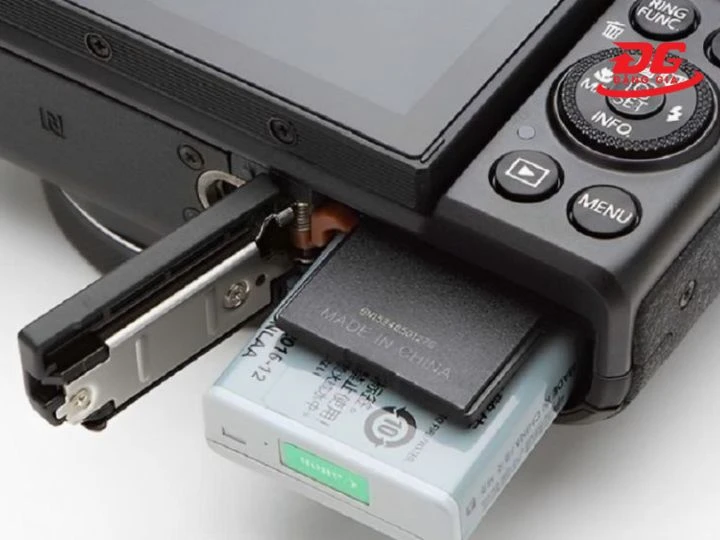 Hướng dẫn lắp pin Canon đúng cách