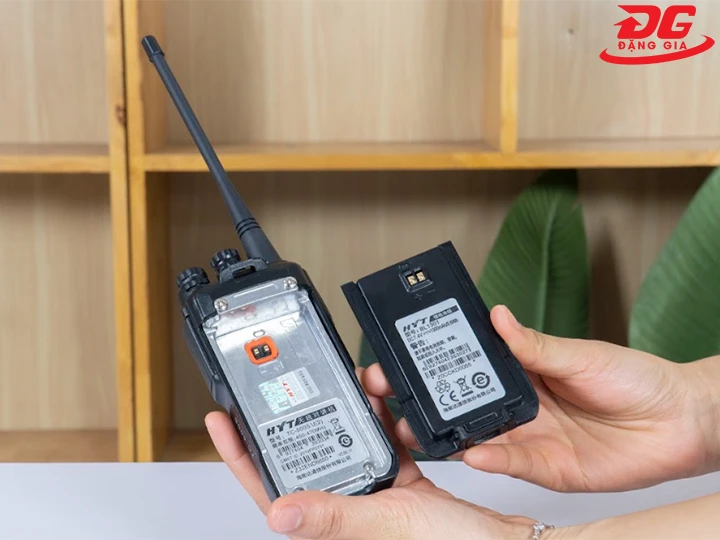 kiểm tra pin bộ đàm