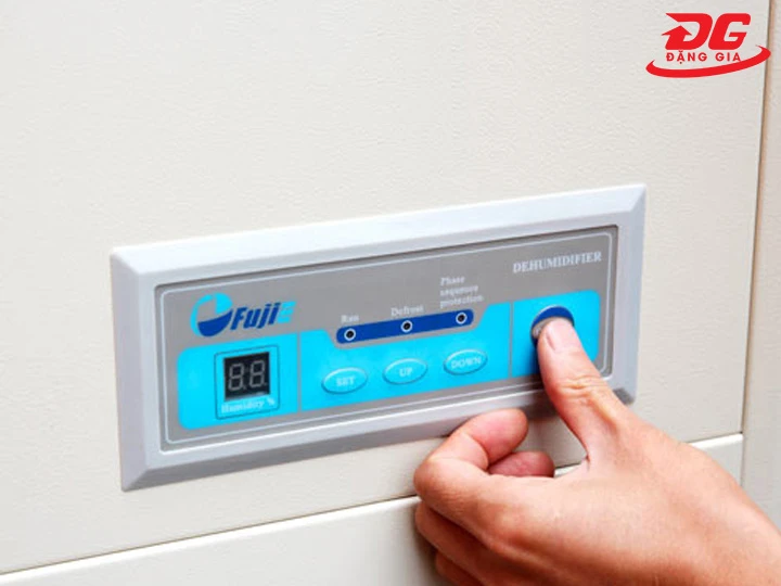 Màn hình máy hút ẩm công nghiệp Fujie HM-3508D