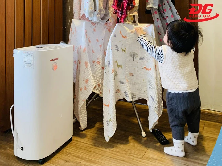 máy hút ẩm Edison phơi quần áo
