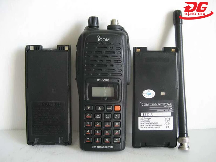 Bộ đàm cầm tay iCOM IC-V82