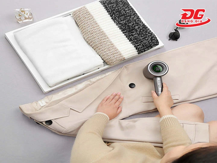 máy hút bụi quần áo cầm tay
