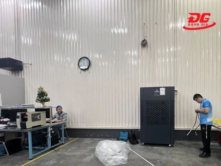 Máy hút ẩm công suất lớn phù hợp với nhà xưởng
