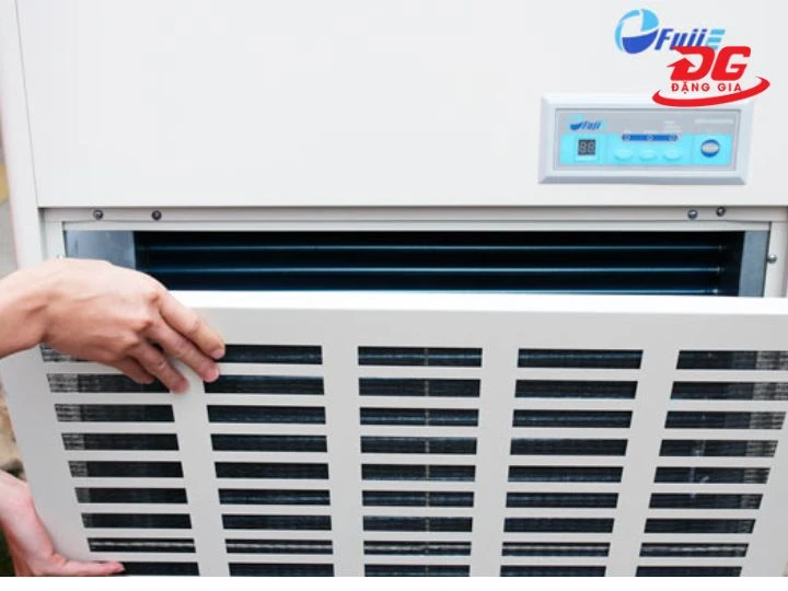 máy hút ẩm Fujie HM-240EB đạt 75% RH vào mùa nồm