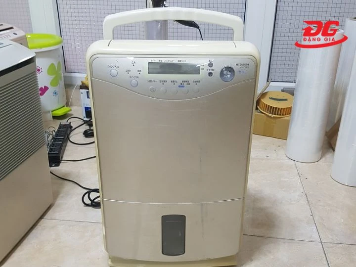 Máy hút ẩm Mitsubishi MJ-C100VX với cơ chế vận hành tự động