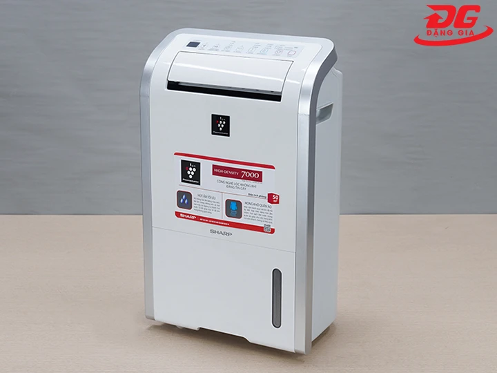 Máy hút ẩm kèm sấy quần áo Sharp DW-D20A-W