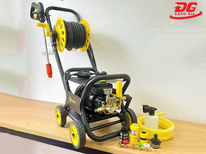 Máy rửa xe Momen MO2400RUL