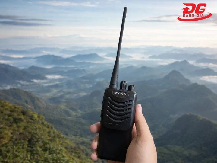Bộ đàm kháng nước cầm tay Kenwood TK-2000