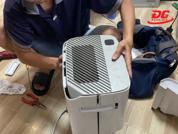 Vệ sinh máy lọc sharp theo định kỳ