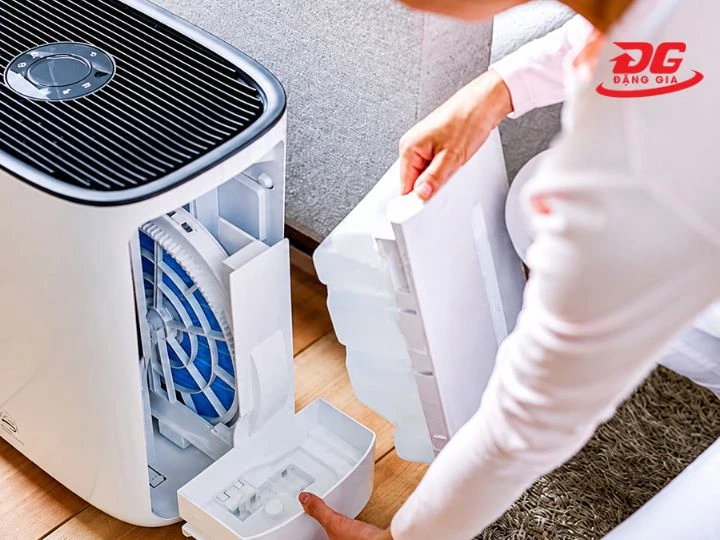 Vệ sinh máy hút ẩm sharp khi thấy hiệu suất giảm