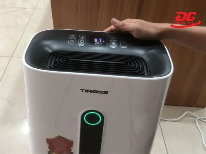 máy hút ẩm không khí Tiross TS886 với khả năng hút ẩm mạnh