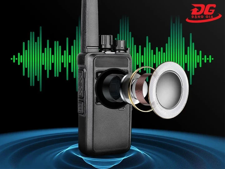  Vì sao nên sử dụng loa bộ đàm khi liên lạc