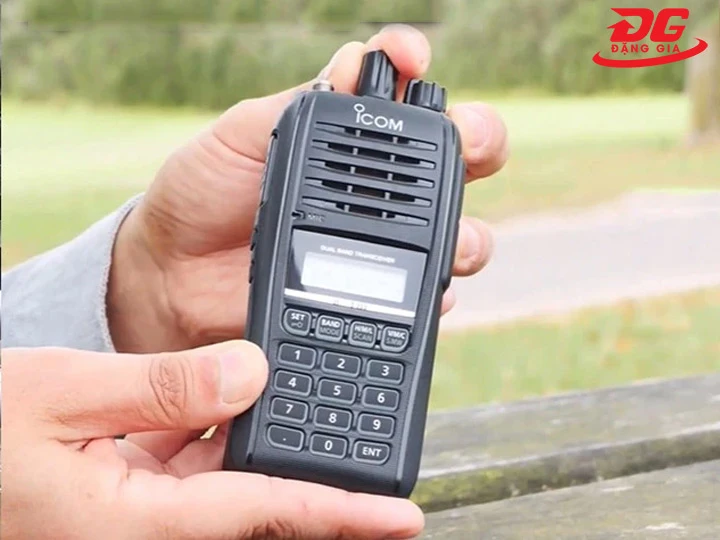 Khởi động bộ đàm Icom 