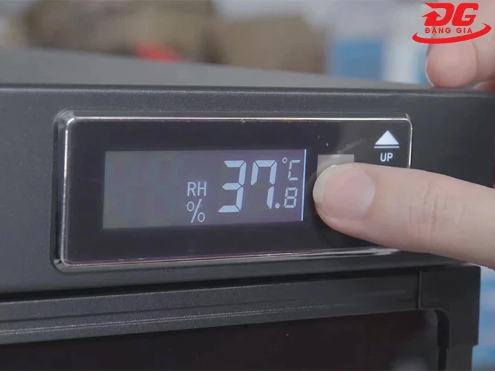 chỉnh ẩm tủ chống ẩm