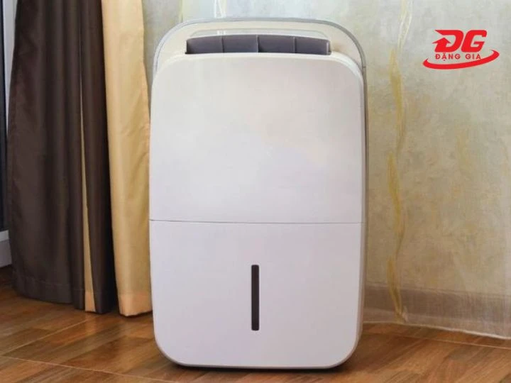 đặt máy hút ẩm ở nơi thoáng mát và trên bề mặt phẳng