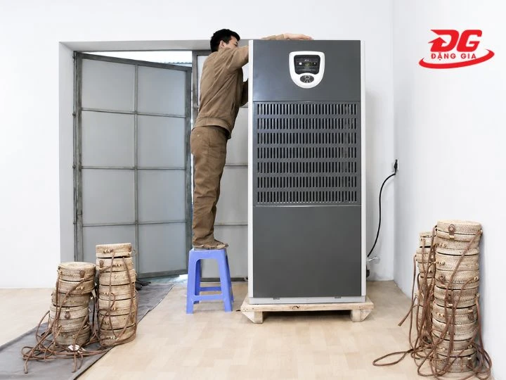 đặt FujiE HM-2500DN ở trên bề mặt phẳng