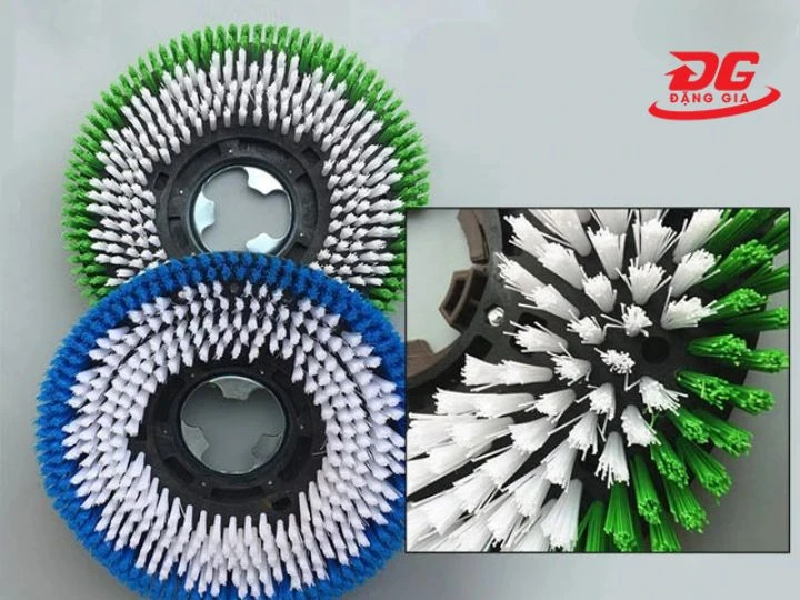 Lắp đặt bàn chải và phụ kiện