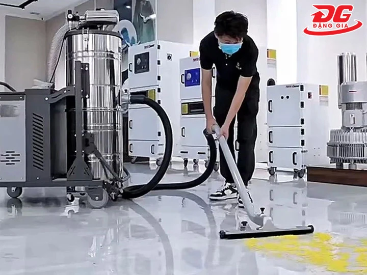 vận hành máy hút bụi công nghiệp 3 pha hiệu quả