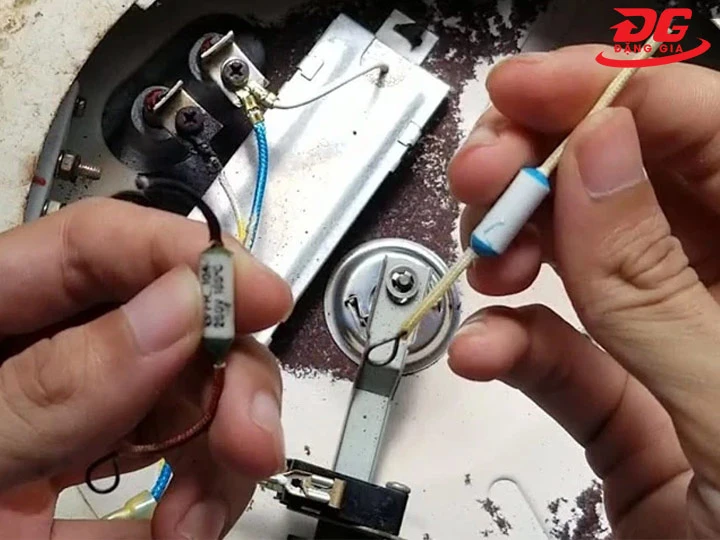 máy hút bụi không chạy do cầu chì
