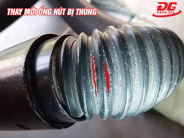 Thay mới ống hút bị thủng