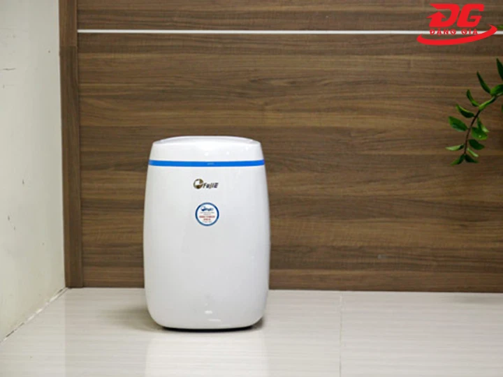 Máy hút ẩm dân dụng FujiE HM-614EB giá bao nhiêu?