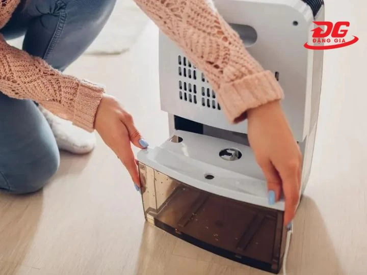 vệ sinh bình chứa nước thường xuyên