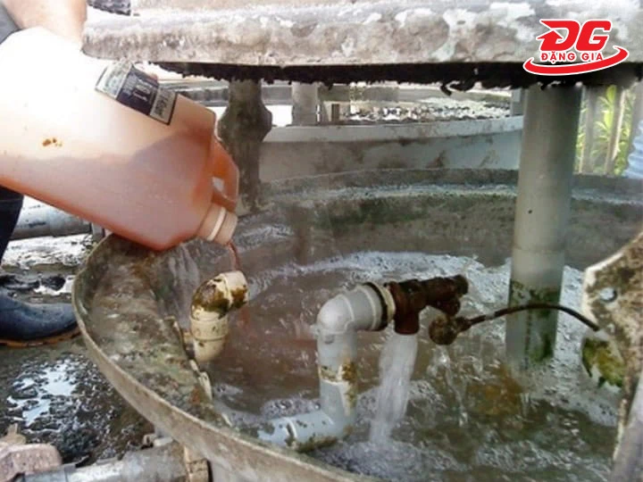 Cáu cặn khoáng tháp giải nhiệt