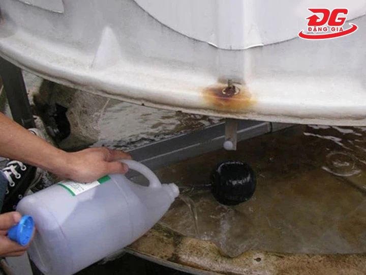 Hóa chất vệ sinh tháp giải nhiệt
