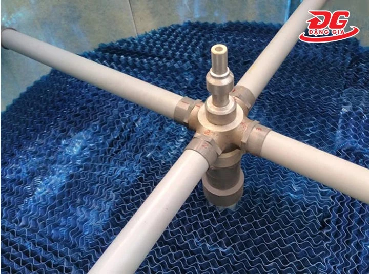 vệ sinh ống chia nước tháp giải nhiệt