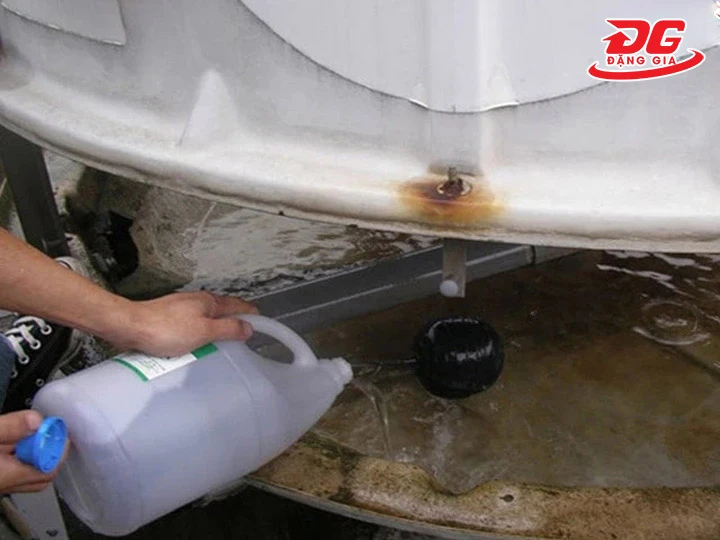 Cáu cặn khoáng bám trên bề mặt trao đổi nhiệt