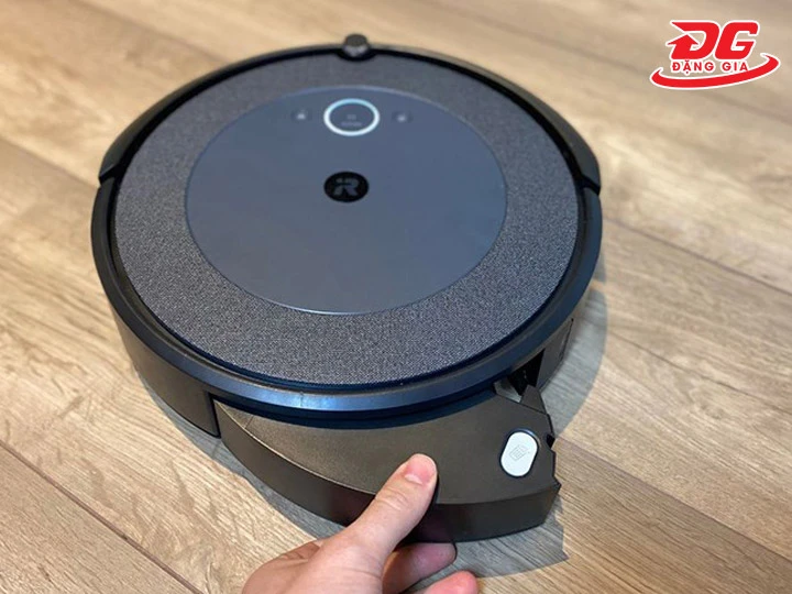 Robot báo đầy hộp bụi dù đã vệ sinh
