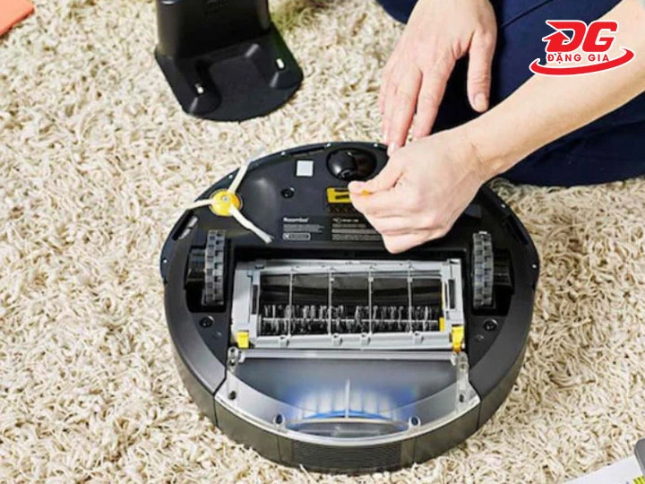 Chổi cạnh, chổi chính bị kẹt hoặc không quay