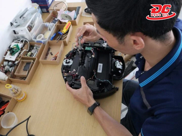 Khi nào cần mang robot hút bụi đi sửa chữa?