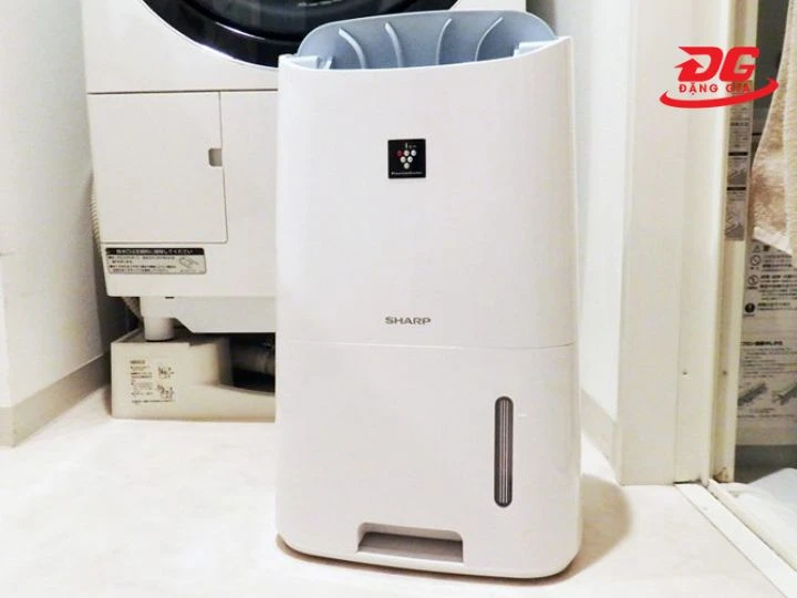 đặt máy ở nơi khô ráo không chứa nước