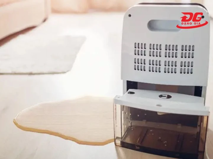 thiết bị hút ẩm bị nhiễm nước