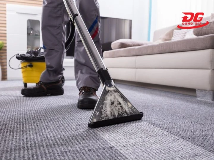 dùng máy hút bụi khô để hút nước