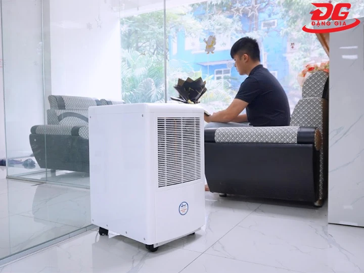 máy hút ẩm ngưng tụ