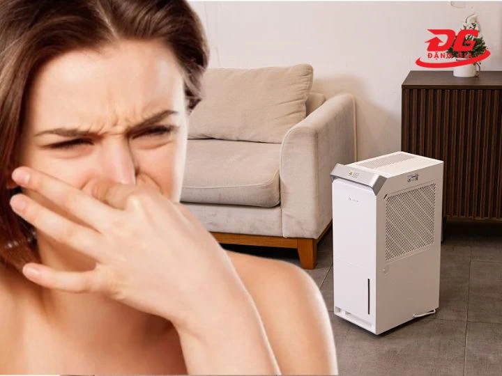 máy tự nhiên có mùi hôi bất thường