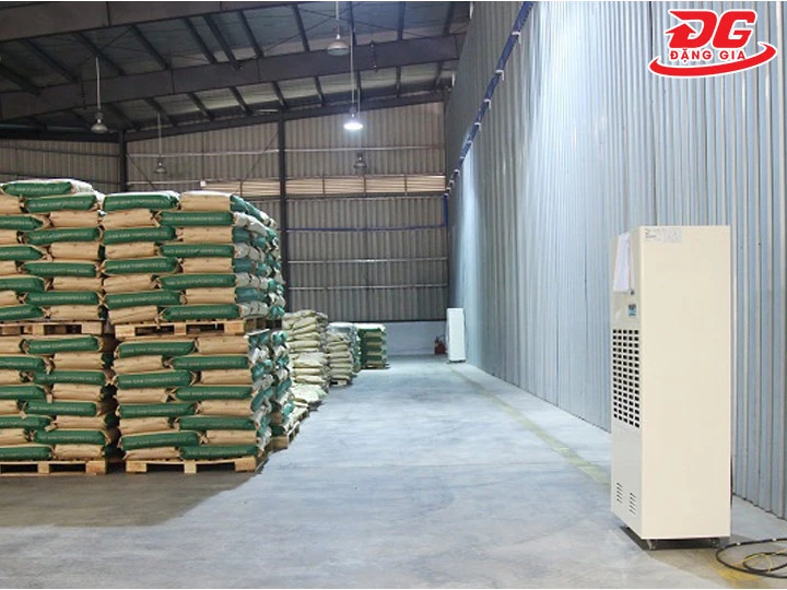 máy hút ẩm Kumisai KMS-240LD kiểu dáng công nghiệp