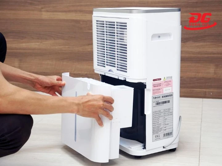 Vệ sinh thiết bị hút ẩm từ 2 - 4 tuần/lần 