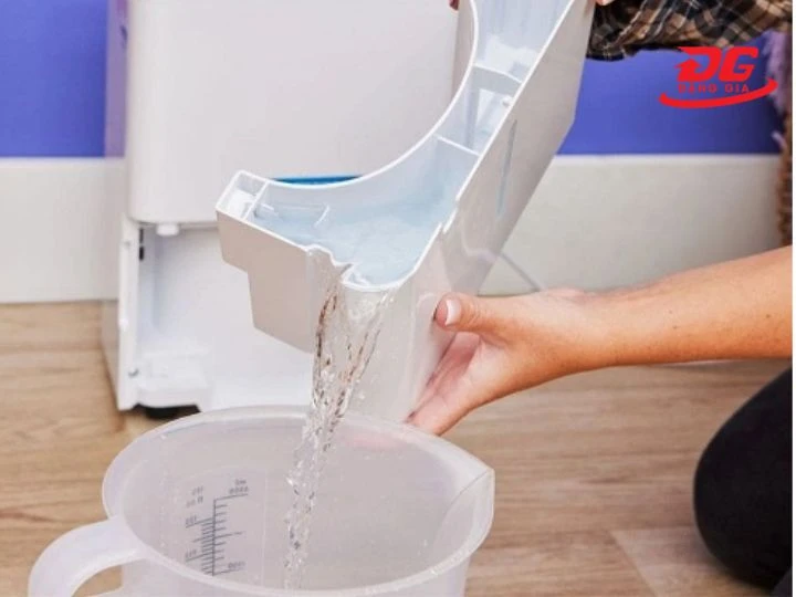 vệ sinh bình chứa nước để ngăn nấm mốc phát triển