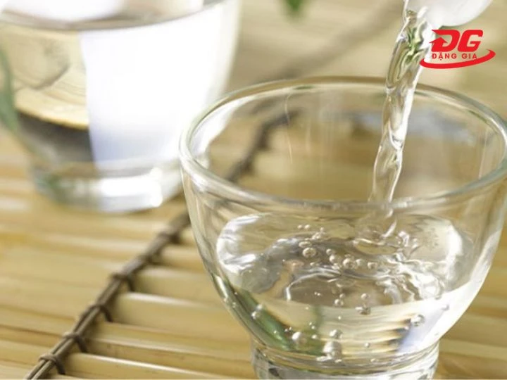 dùng giấm ăn để chống phòng ẩm mốc