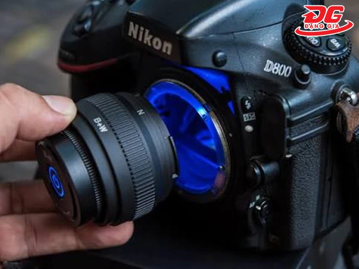 dùng đèn VU xử lý lens bị mốc