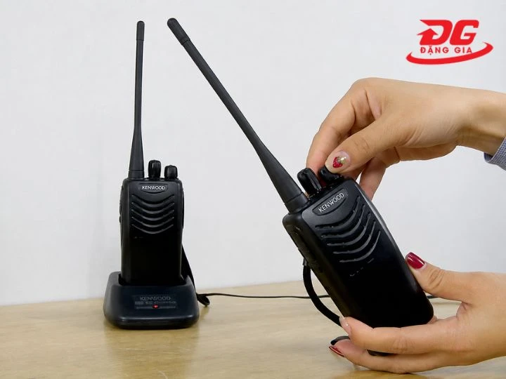 Cách bật tắt bộ đàm Kenwood khá đơn giản