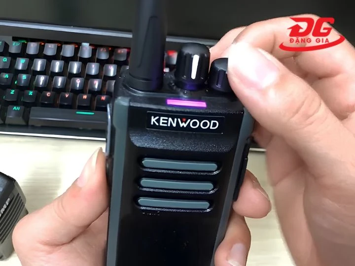 cài đặt tần số bộ đàm Kenwood: Thay đổi tần số trên máy bộ đàm