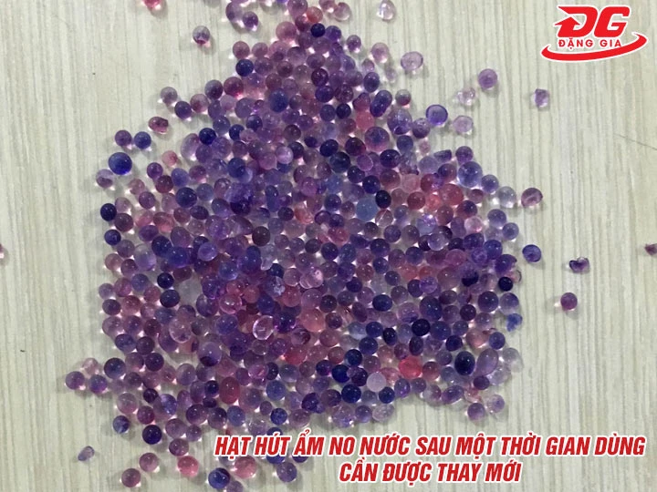 hạt hút ẩm bảo quản máy ảnh cần thay thường xuyên