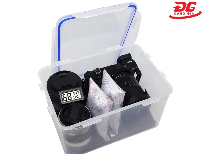 kiểm soát độ ẩm bảo quản máy ảnh bằng hạt hút ẩm