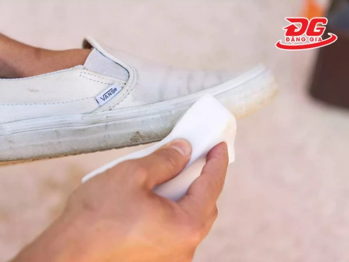Vệ sinh giày Vans da