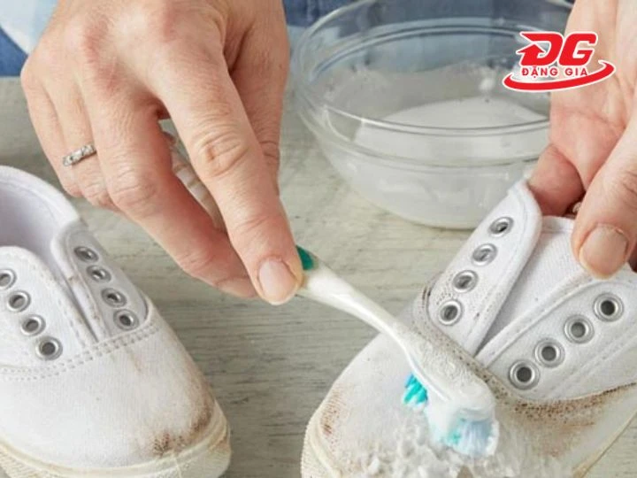 Vệ sinh làm sạch giày Vans vải canvas